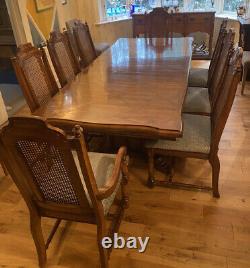 Vintage reproduction oak extendable dining table & 8 stunning upholstered chairs